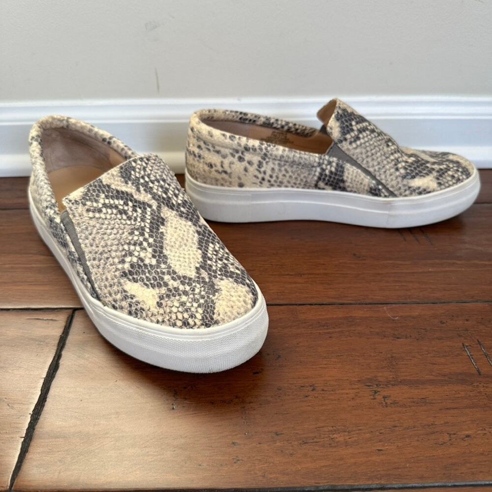 Vince Camuto Korli 2 Slip On Sneakers Snake Print Leather Casual Shoes Womens 7M
